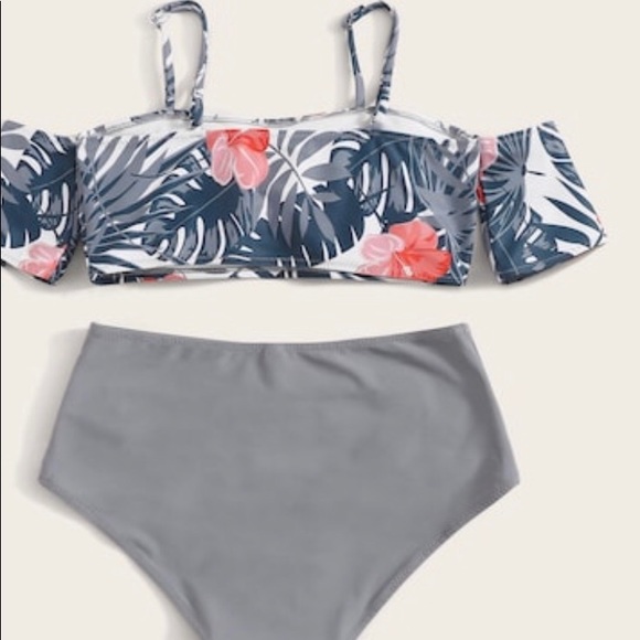 Tropical short sleeve top with ruched bottom - Picture 2 of 2